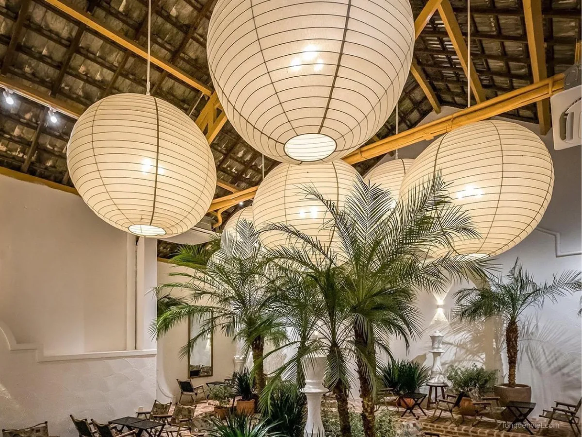 Nghệ nhân làm đèn lồng thủ công