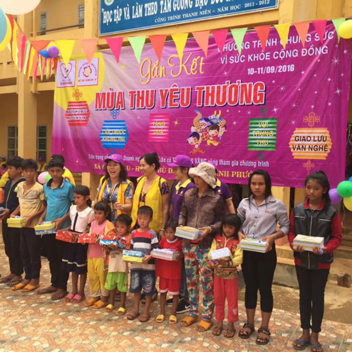 Lồng Đèn Trung Thu Giá Rẻ — Mua Lẻ Từ 35.000đ, Giao Toàn Quốc | LongDenViet