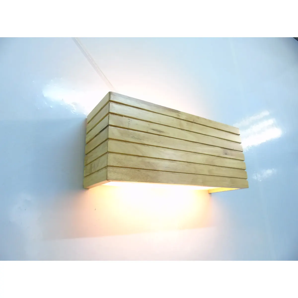 Đèn Áp Tường Gỗ Hộp Ngang Hắt Sáng Xuống Đèn Áp Tường Gỗ Hộp Ngang Hắt Sáng Xuống — đèn lồng gỗ Hội An | LongDenViet