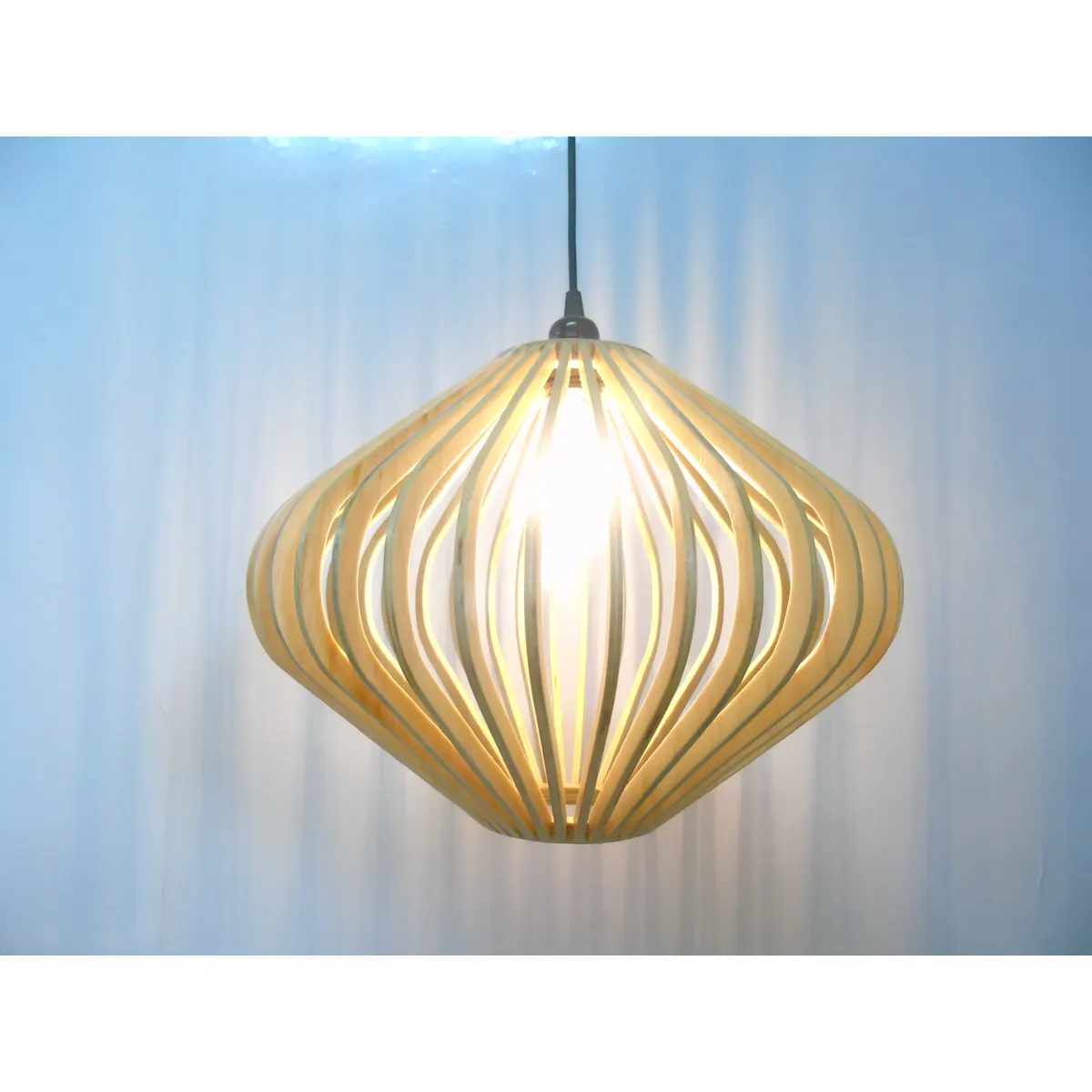 Đèn Thả Gỗ Hình Thoi Nhọn 2 Đầu Nhà Hàng Đèn Thả Gỗ Hình Thoi Nhọn 2 Đầu Nhà Hàng — đèn lồng gỗ Hội An | LongDenViet