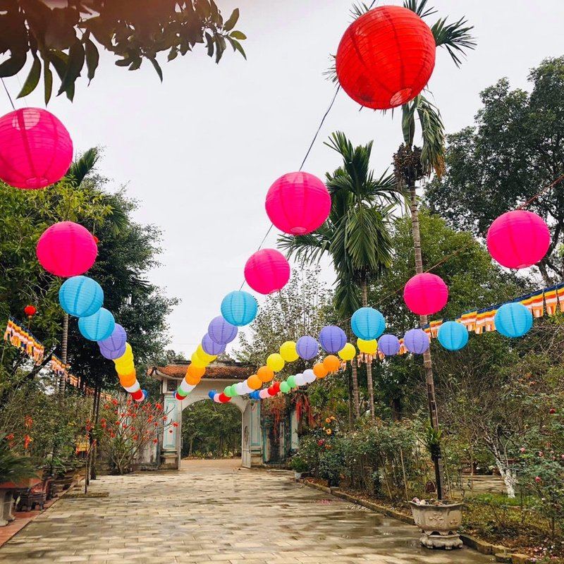 Đèn Lồng Nhựa Trong Sân Vườn Ngoài Trời — góc nhìn thứ 2