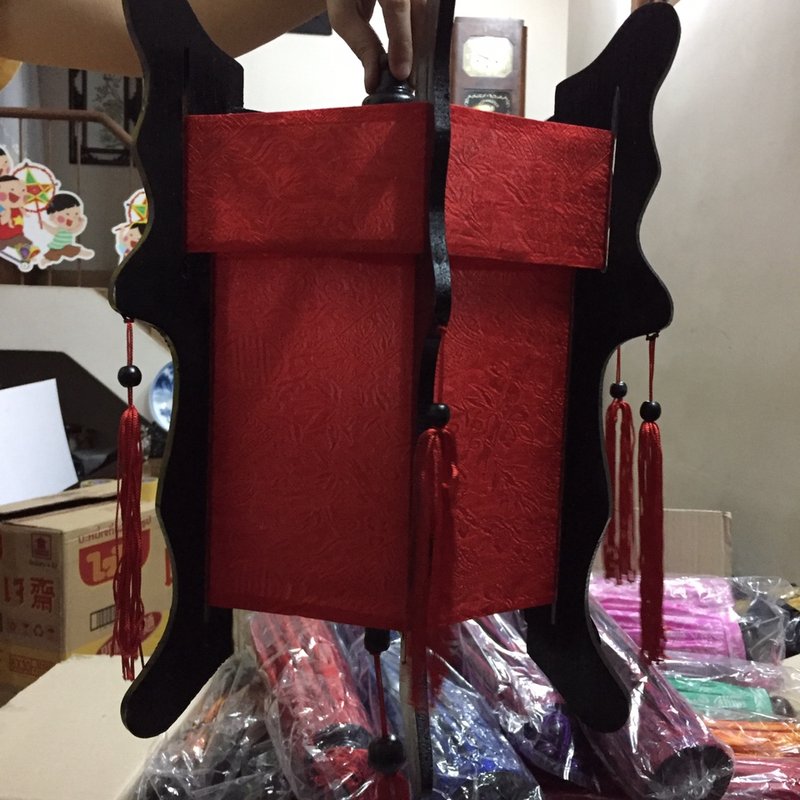 Lồng Đèn Hội An Nhung Trang Trí Bàn Thờ — góc nhìn thứ 2